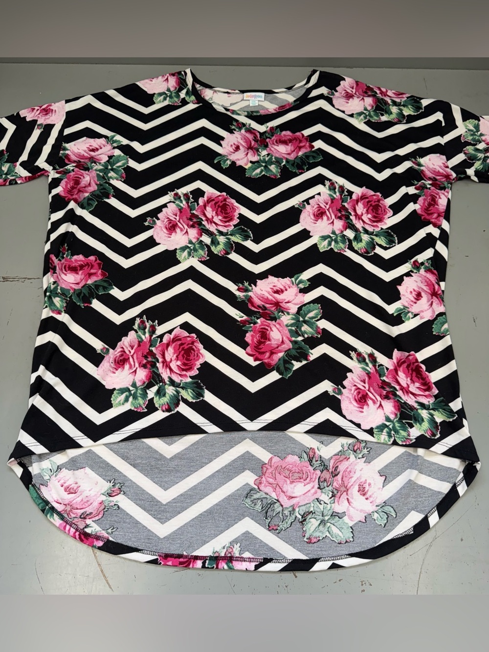 LuLaRoe Plus size Irma Black & White Chevron Tunic Top with Pink Rose Print